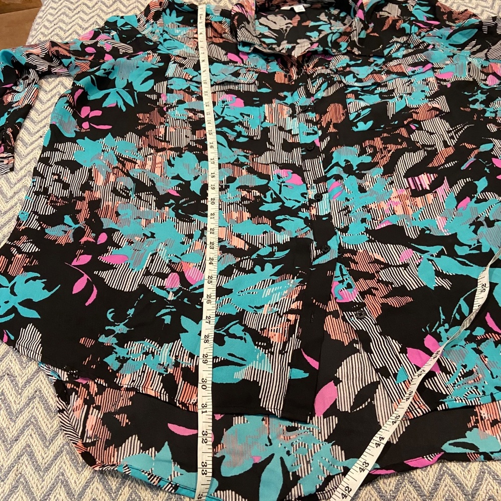 Boutique Blouse Size 3X Colorful Print Long Sleeve High-Low Hem - Picture 7 of 8